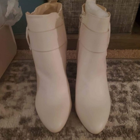 BRAND NEW!!*** classy comfy Womens Eloise BOOTIES (in bone color) - Picture 2 of 7